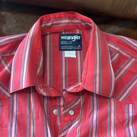 Wrangler Men's Red and White Striped Casual Shirt - Picture 2 of 2